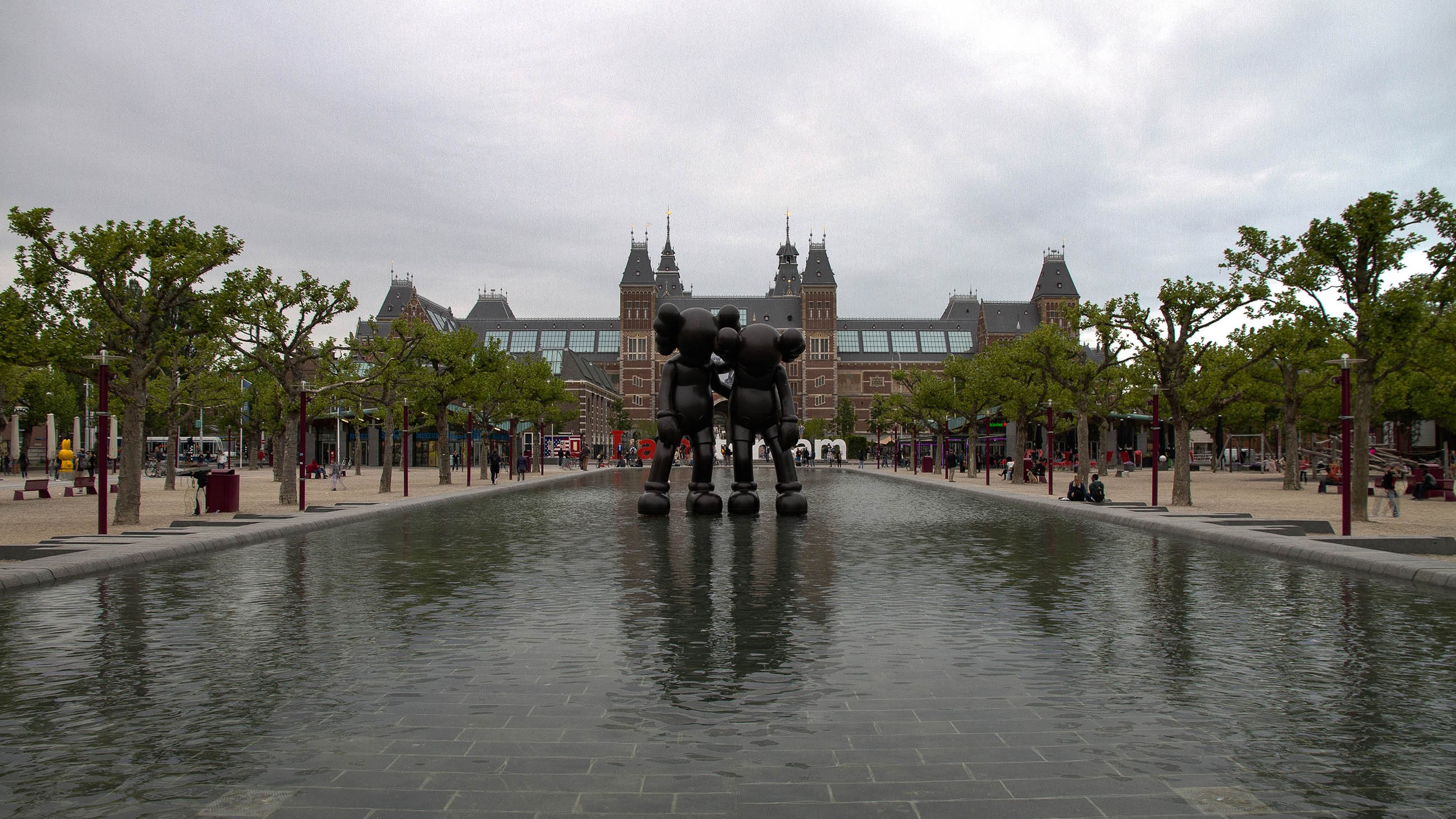 KAWS-ARTZUID-Rijksmuseum-Amsterdam